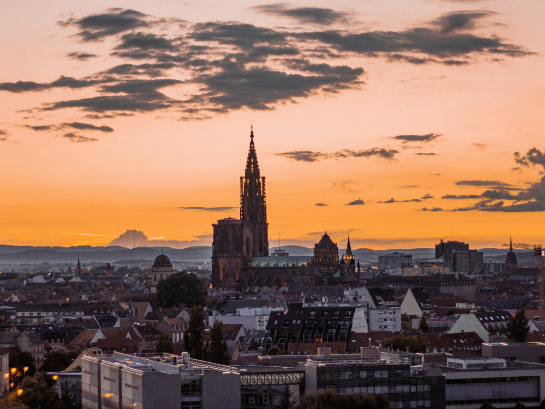 Panoramic view of Strasbourg skyline and Cathedral at sunset, showing the best neighborhoods to stay.